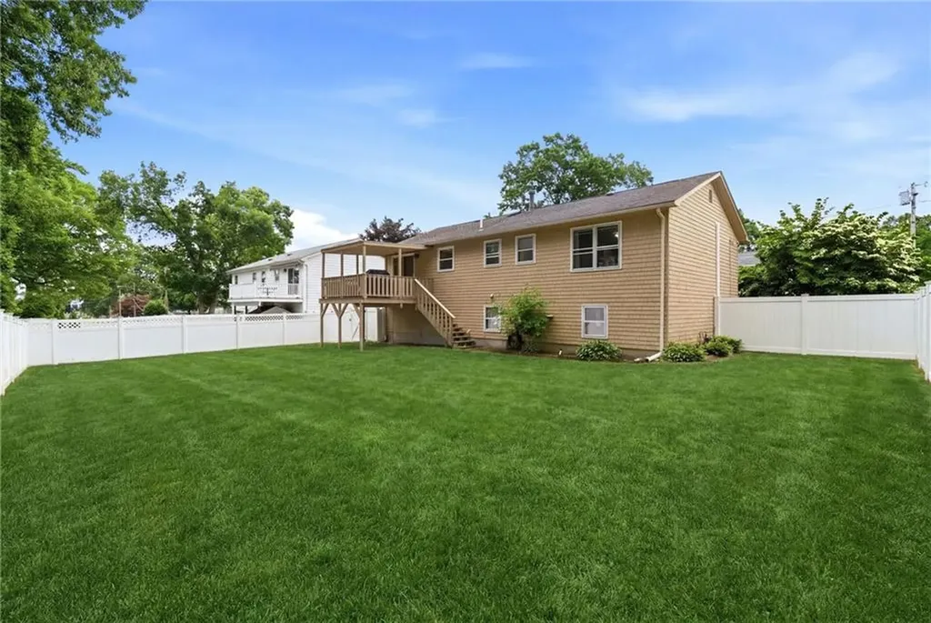9 Daisy Court Cranston RI 02920