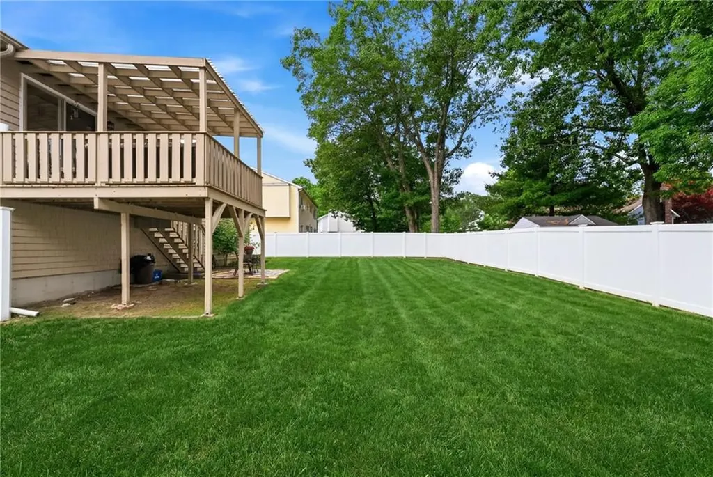9 Daisy Court Cranston RI 02920