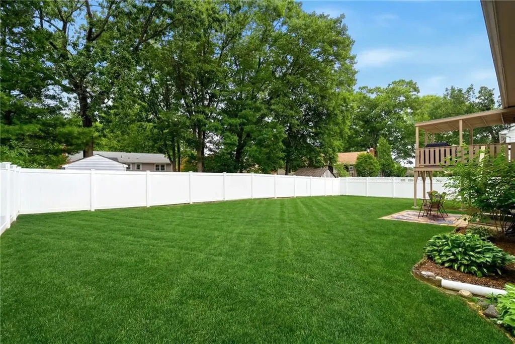 9 Daisy Court Cranston RI 02920