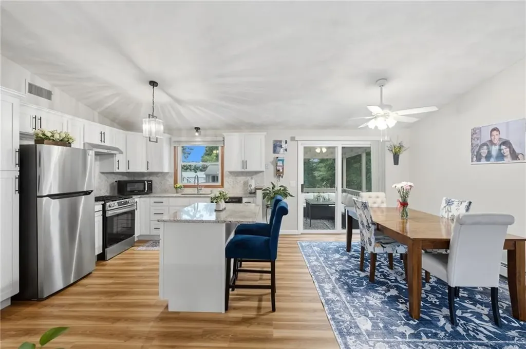 9 Daisy Court Cranston RI 02920