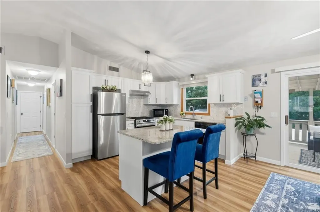 9 Daisy Court Cranston RI 02920