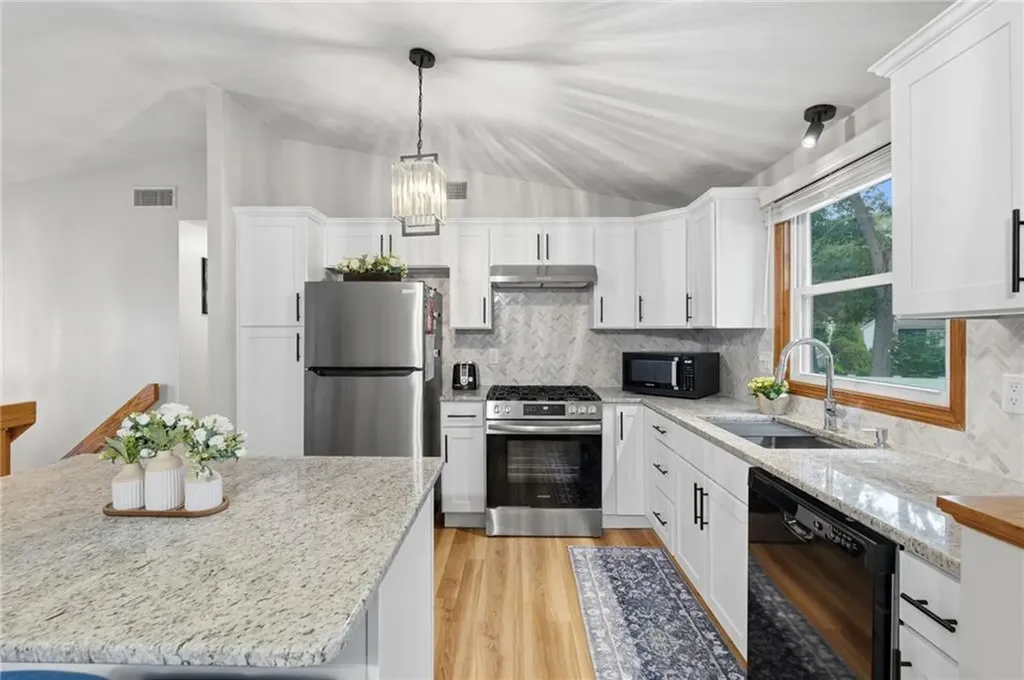 9 Daisy Court Cranston RI 02920