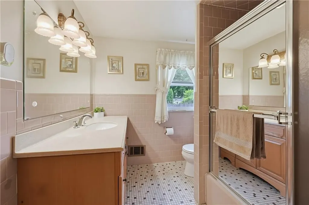 31 Benjamin Avenue Cranston RI 02920
