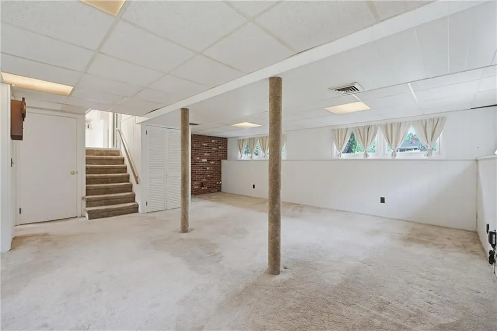 31 Benjamin Avenue Cranston RI 02920