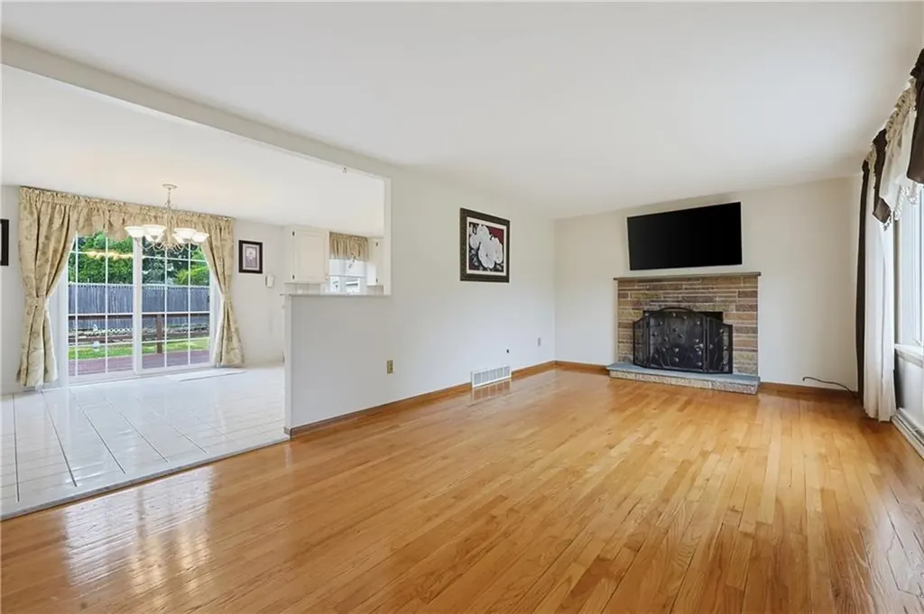 31 Benjamin Avenue Cranston RI 02920