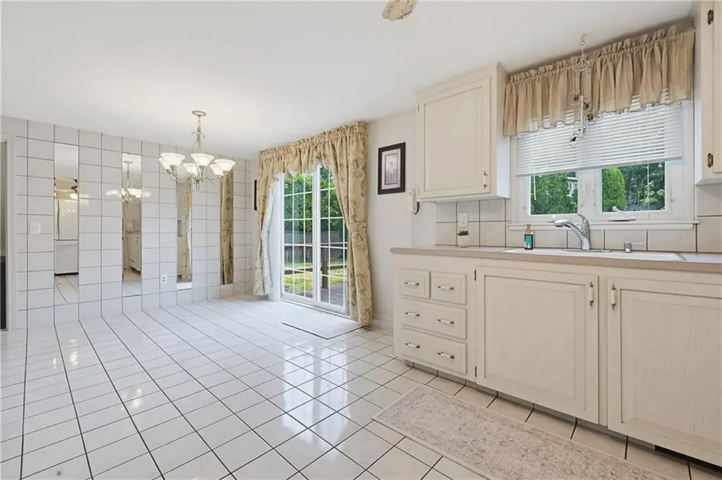 31 Benjamin Avenue Cranston RI 02920
