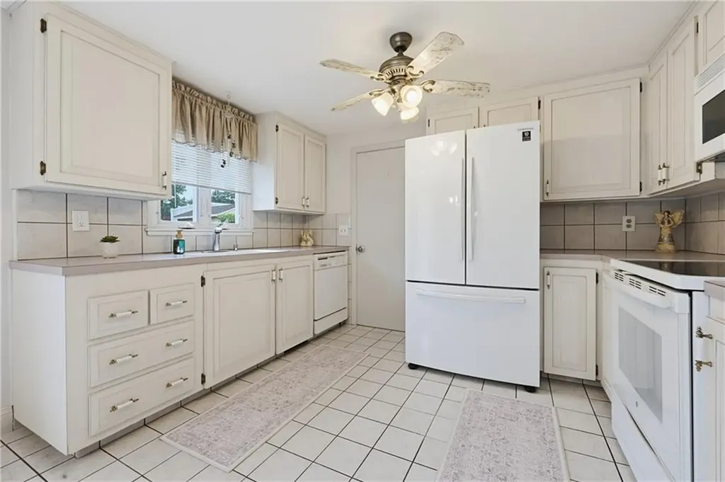 31 Benjamin Avenue Cranston RI 02920