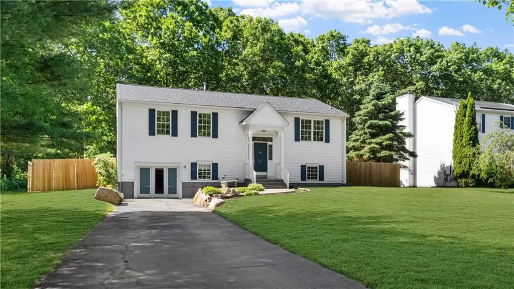 66 Hunters Crossing Drive Coventry RI 02816