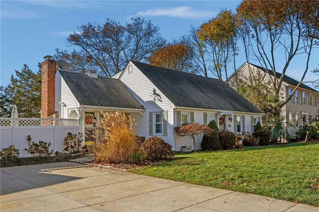 38 Angela Avenue Cranston RI 02921