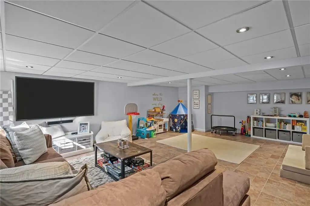 38 Angela Avenue Cranston RI 02921