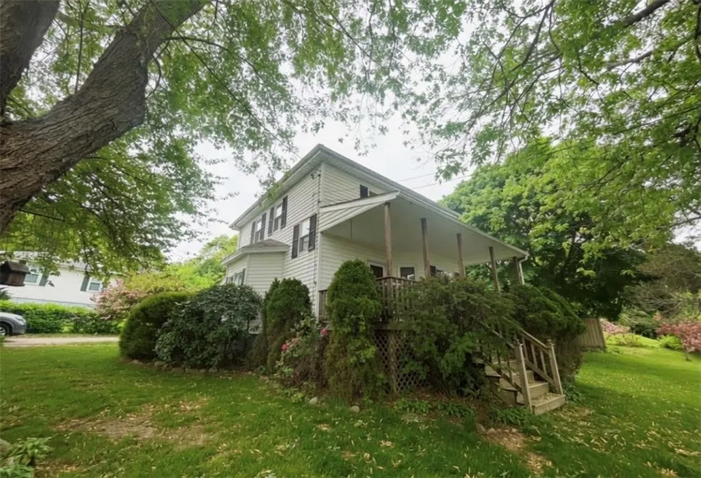 49 Grinell Avenue Tiverton RI 02878