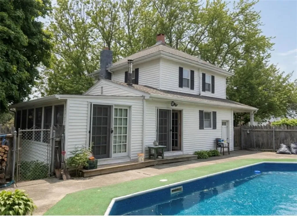 49 Grinell Avenue Tiverton RI 02878