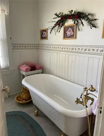 49 Grinell Avenue Tiverton RI 02878