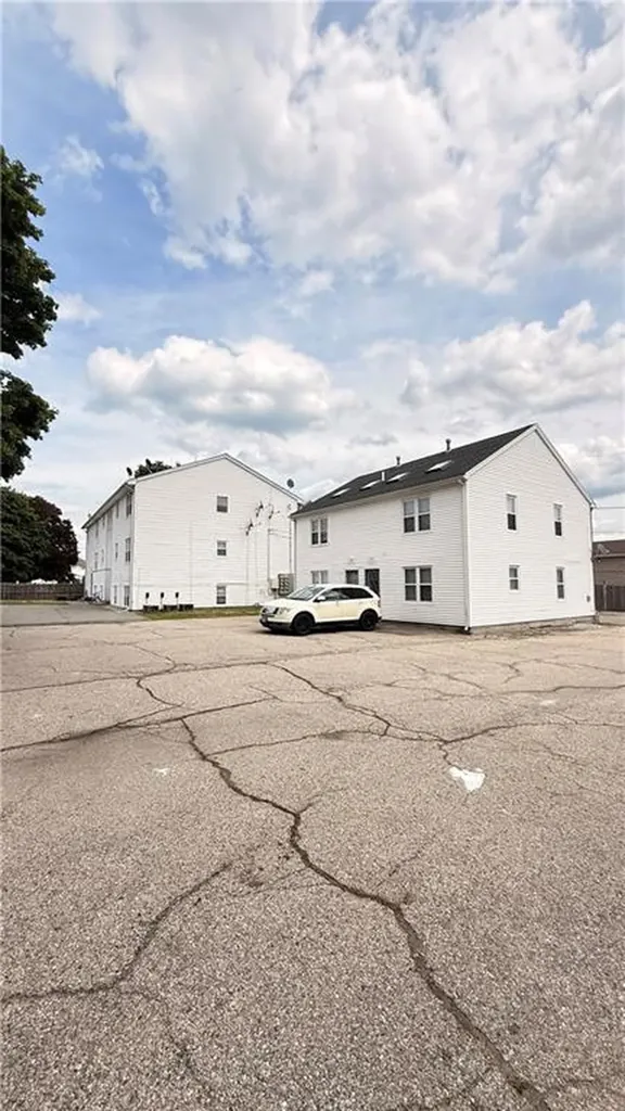 10 26 Saratoga Avenue Pawtucket RI 02861