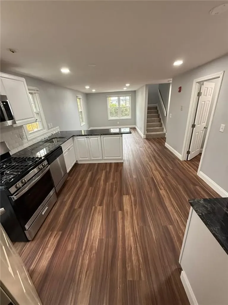 10 26 Saratoga Avenue Pawtucket RI 02861