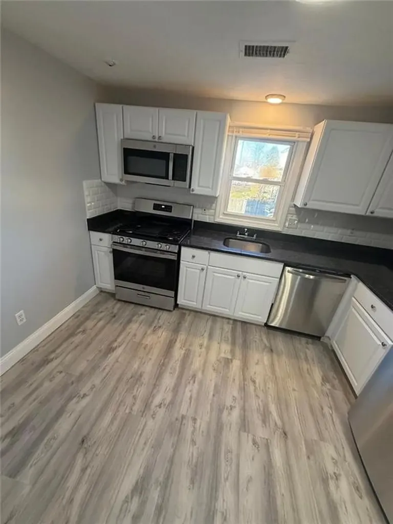 10 26 Saratoga Avenue Pawtucket RI 02861