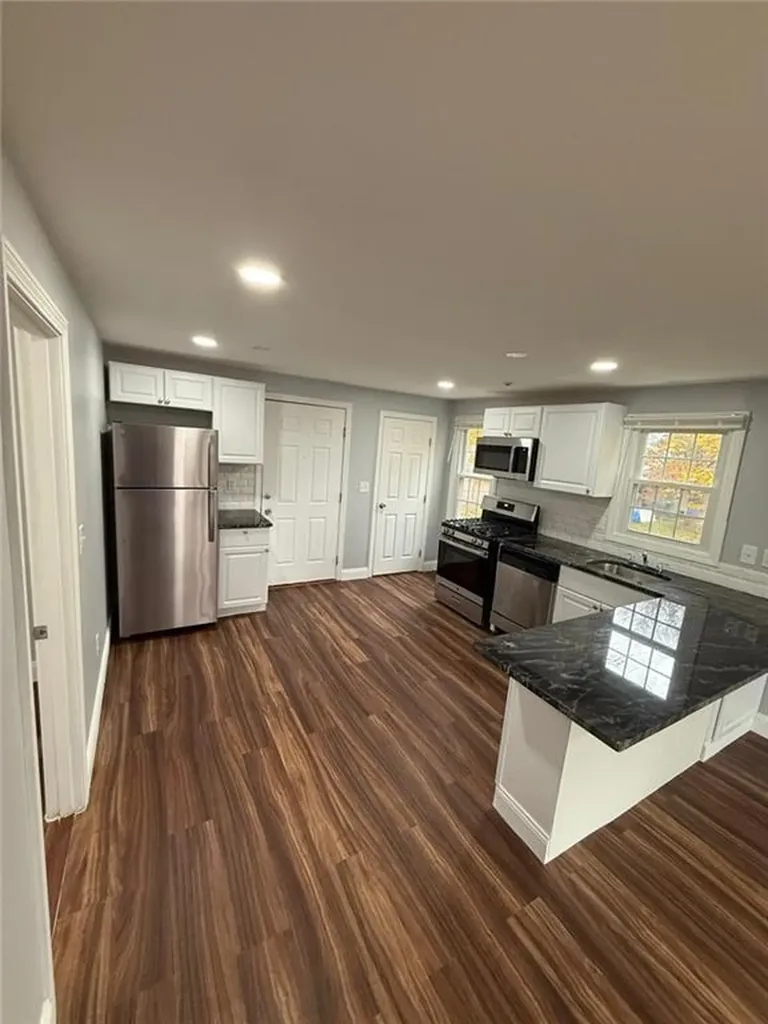 10 26 Saratoga Avenue Pawtucket RI 02861