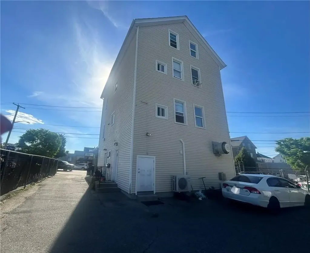605 Broadway Pawtucket RI 02860