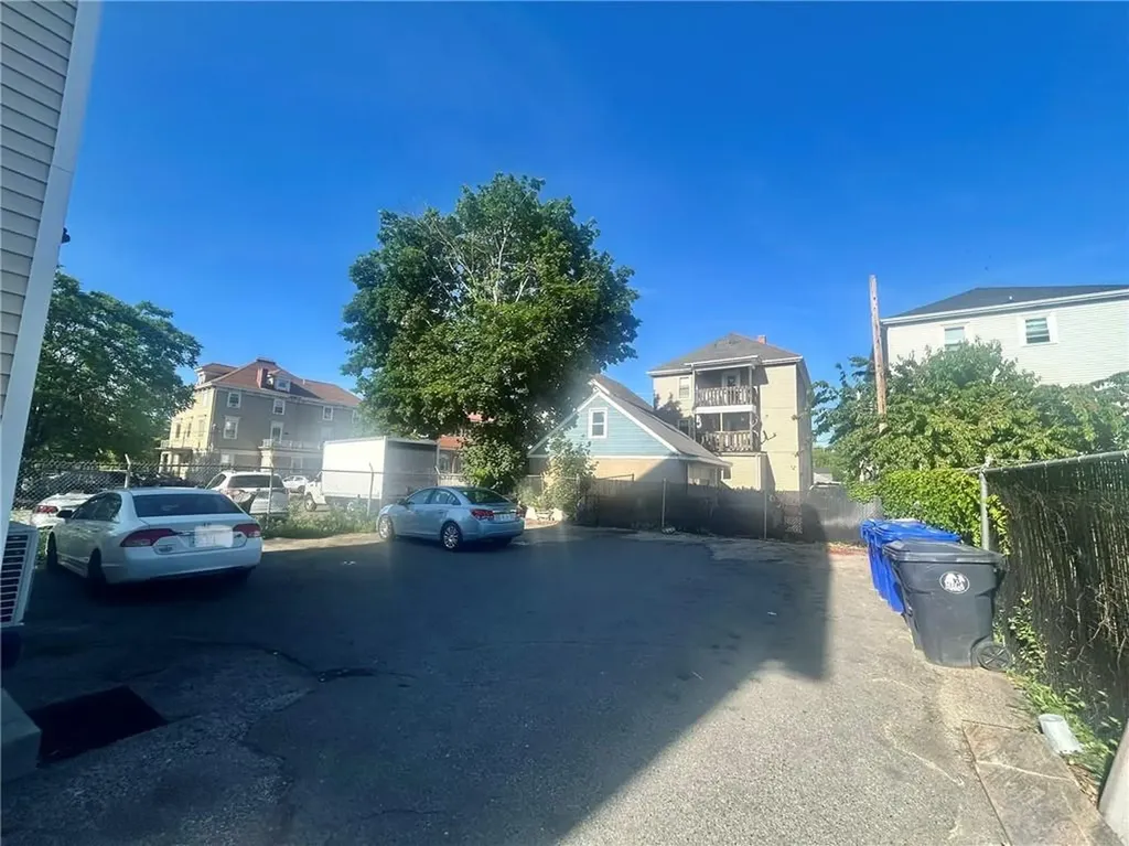 605 Broadway Pawtucket RI 02860