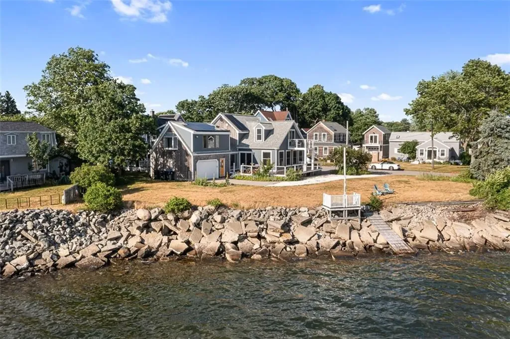 10 Blanding Avenue Barrington RI 02806