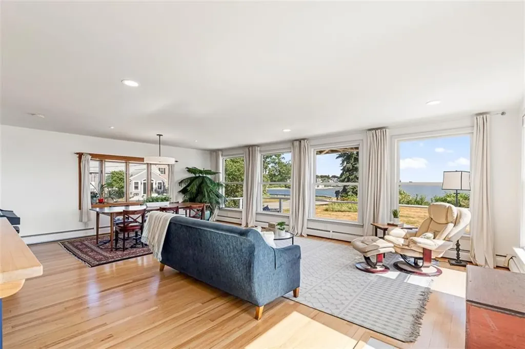 10 Blanding Avenue Barrington RI 02806