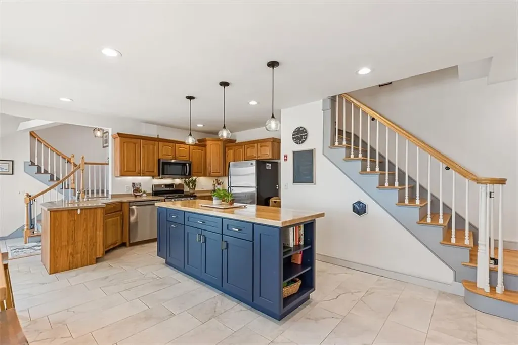 10 Blanding Avenue Barrington RI 02806