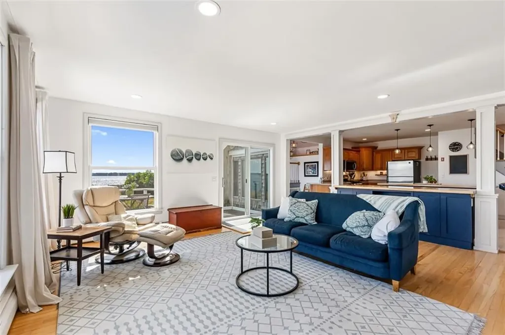 10 Blanding Avenue Barrington RI 02806