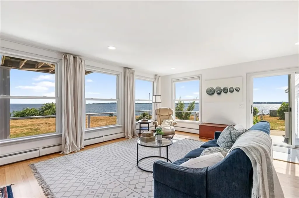 10 Blanding Avenue Barrington RI 02806