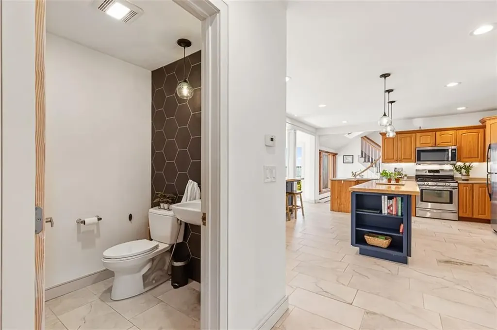 10 Blanding Avenue Barrington RI 02806