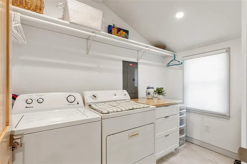 10 Blanding Avenue Barrington RI 02806