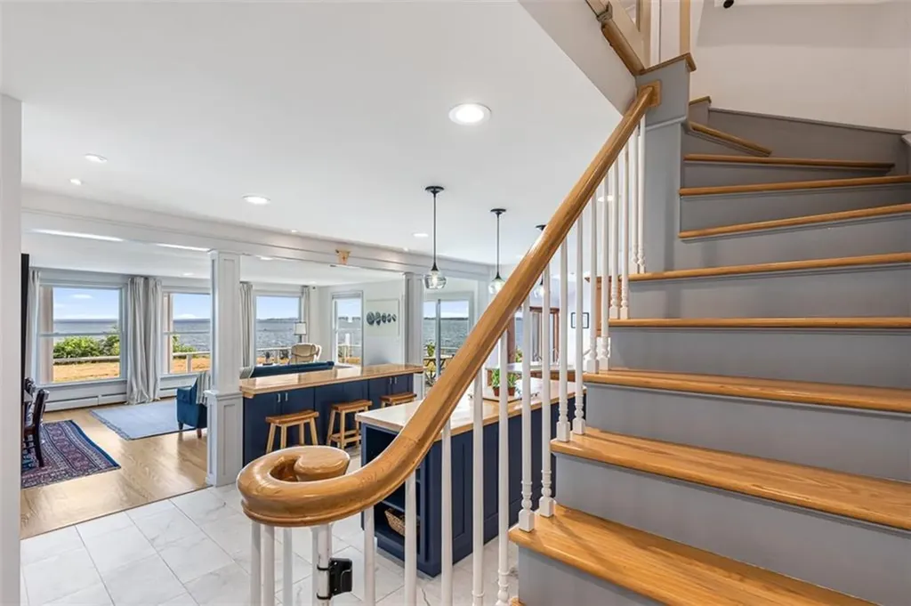 10 Blanding Avenue Barrington RI 02806