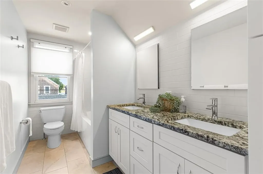 10 Blanding Avenue Barrington RI 02806