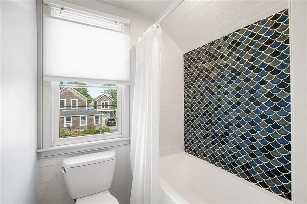 10 Blanding Avenue Barrington RI 02806