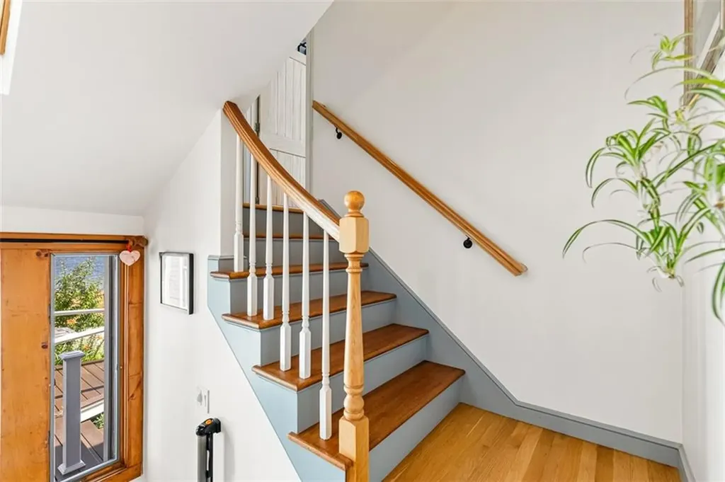 10 Blanding Avenue Barrington RI 02806