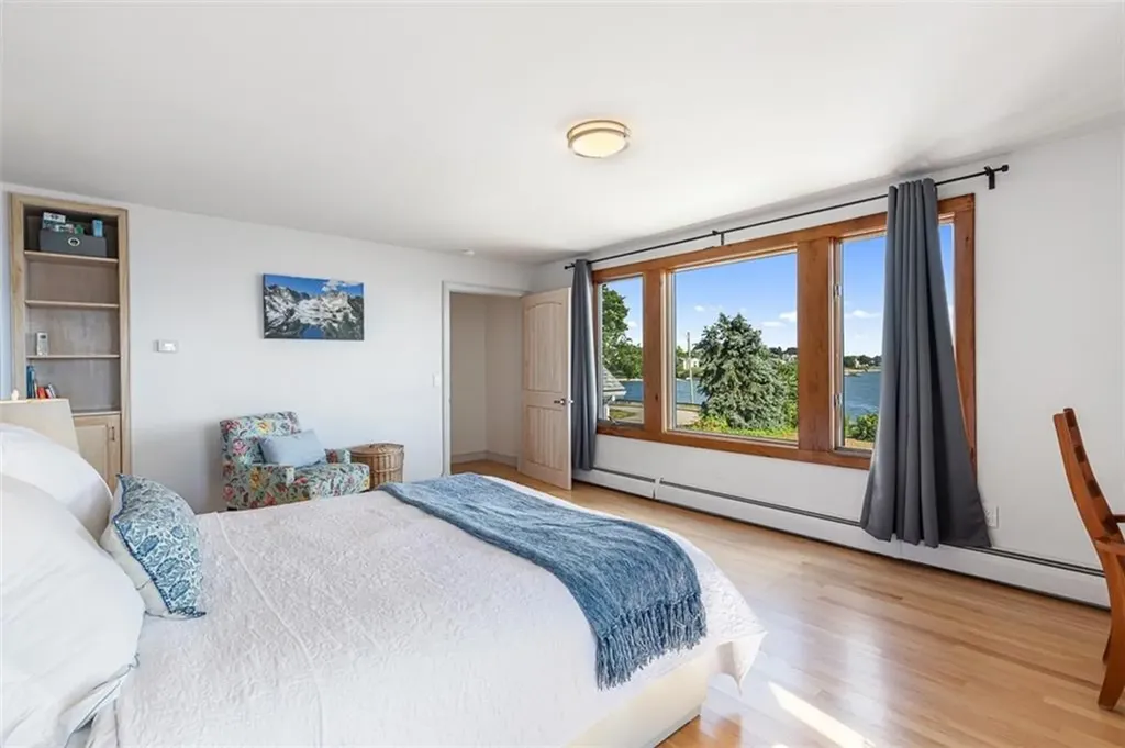 10 Blanding Avenue Barrington RI 02806