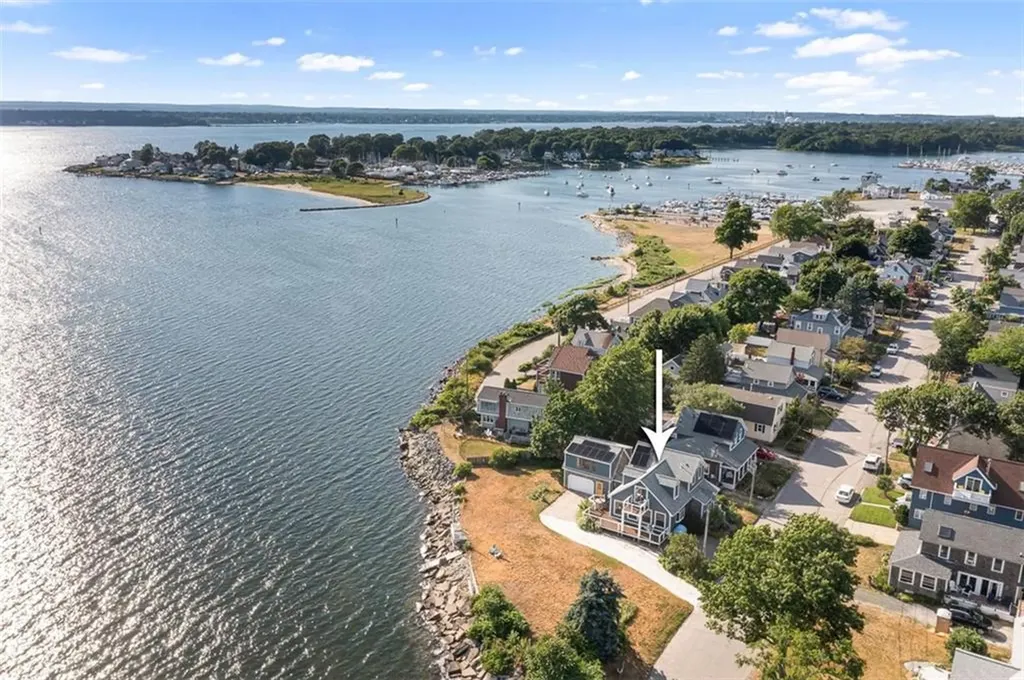10 Blanding Avenue Barrington RI 02806