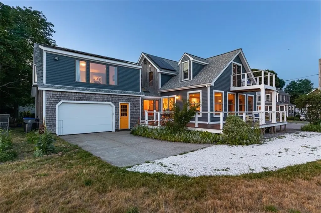 10 Blanding Avenue Barrington RI 02806