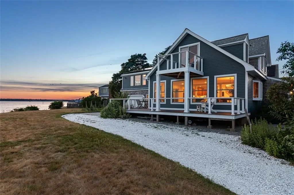 10 Blanding Avenue Barrington RI 02806