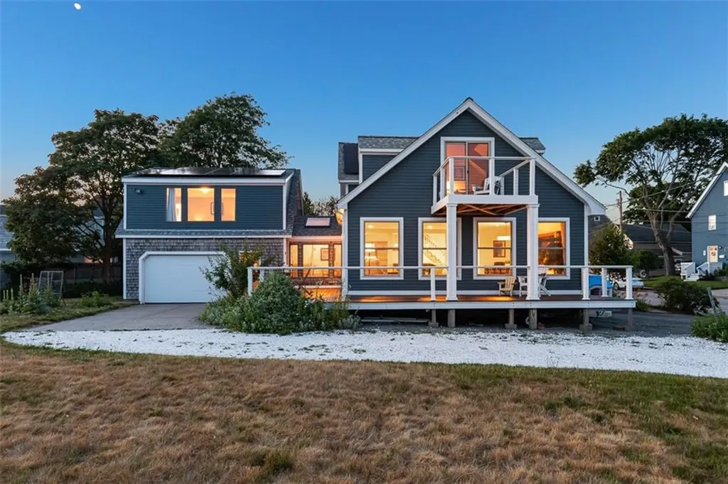 10 Blanding Avenue Barrington RI 02806