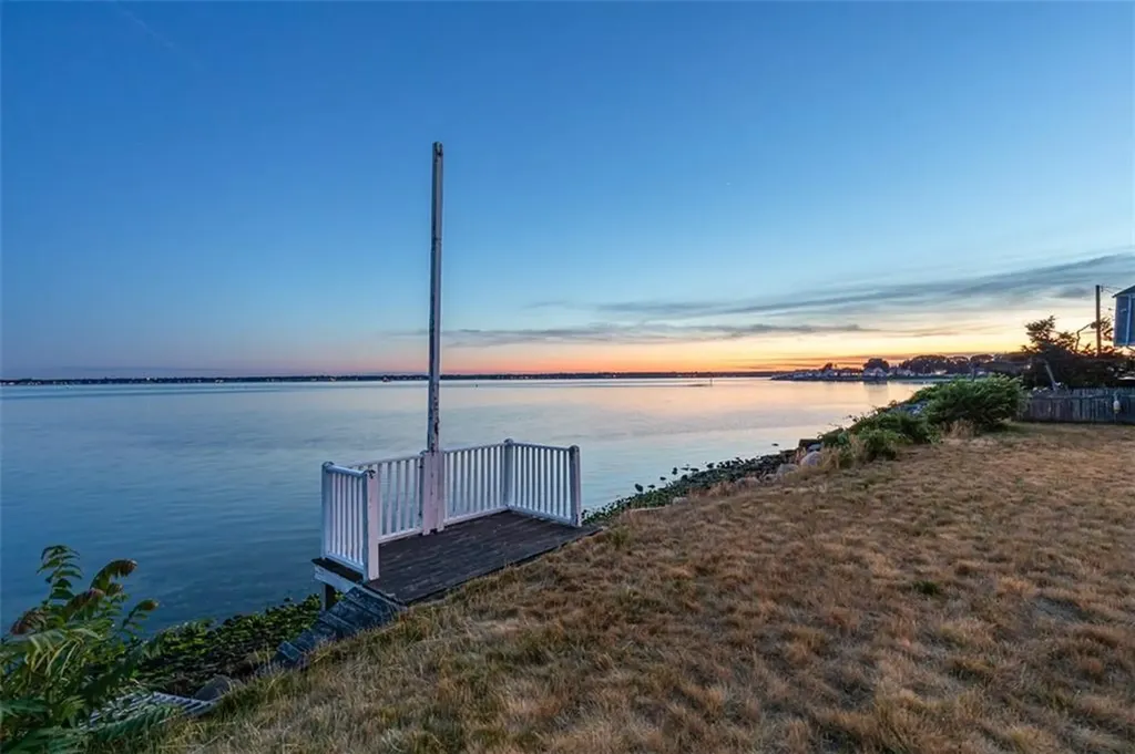 10 Blanding Avenue Barrington RI 02806