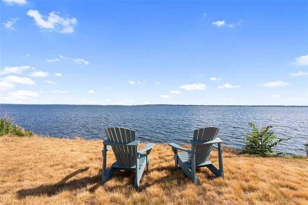 10 Blanding Avenue Barrington RI 02806