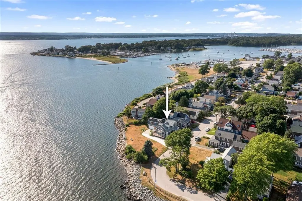 10 Blanding Avenue Barrington RI 02806
