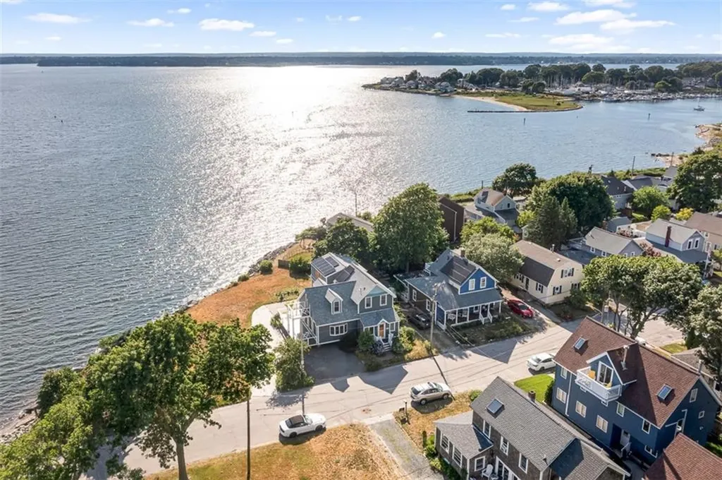 10 Blanding Avenue Barrington RI 02806