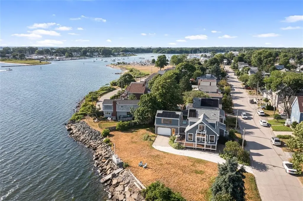 10 Blanding Avenue Barrington RI 02806