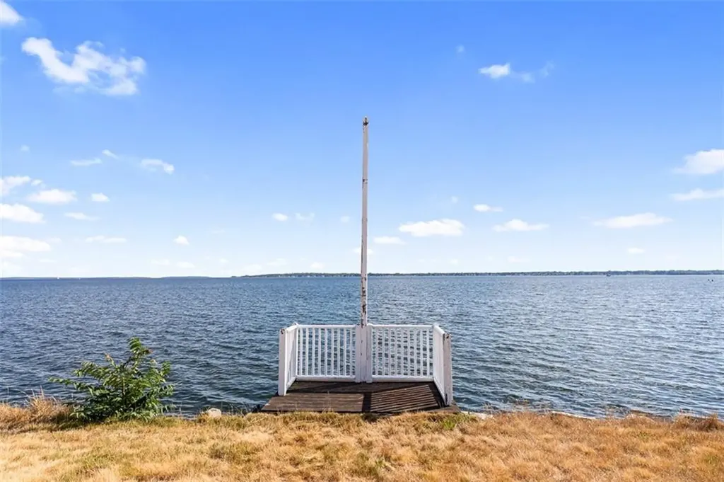10 Blanding Avenue Barrington RI 02806