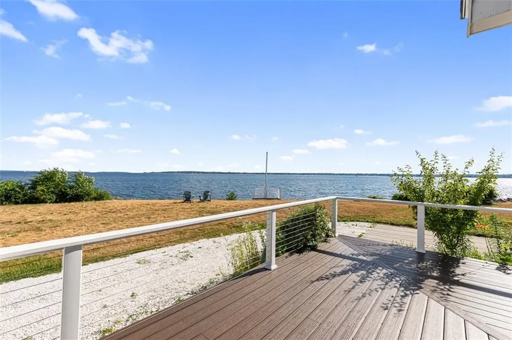 10 Blanding Avenue Barrington RI 02806