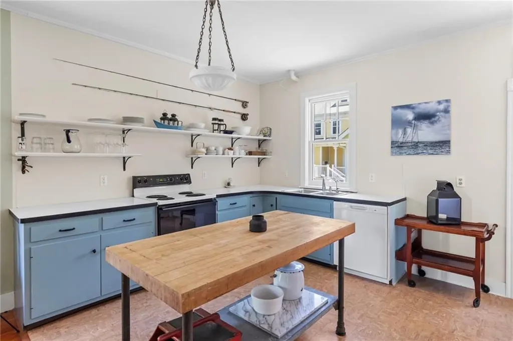 89 Harrison Avenue Newport RI 02840