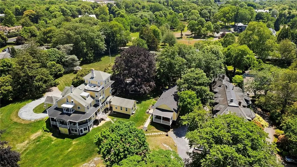 89 Harrison Avenue Newport RI 02840