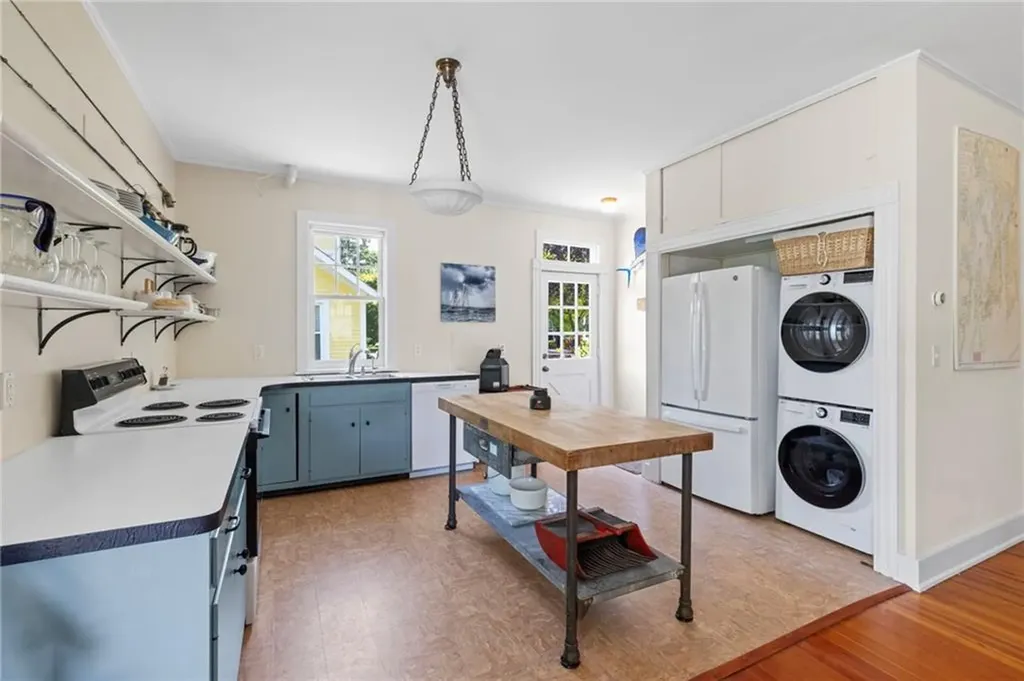 89 Harrison Avenue Newport RI 02840
