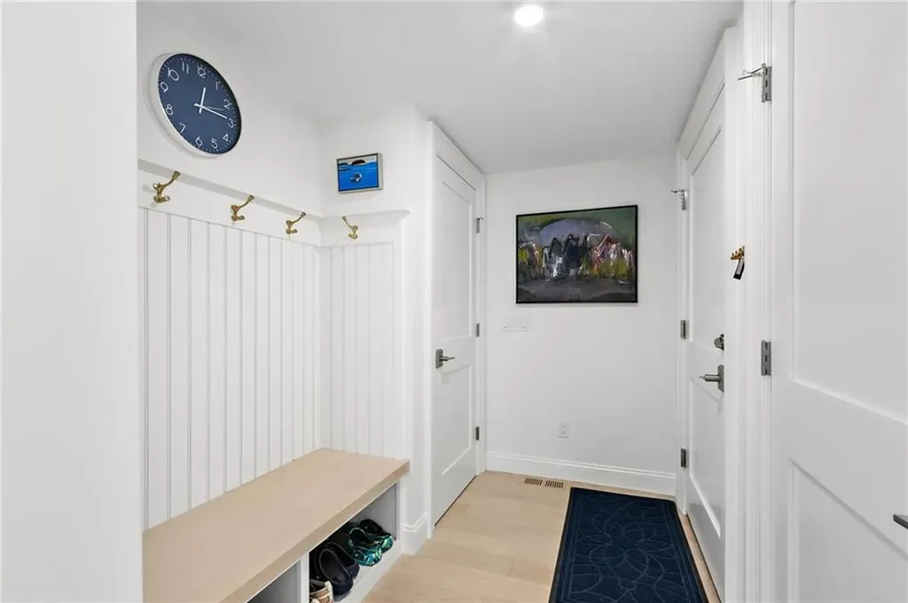 8 Lookout Lane Portsmouth RI 02871